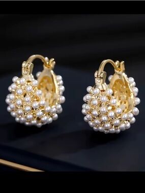 Baraque Pearl Cluster Hoop Earrings
